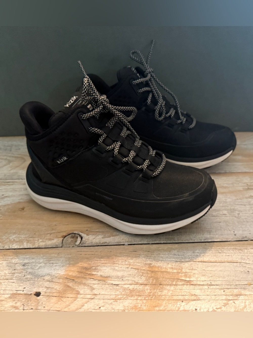 Women’s KIZIK London mid Black Waterproof boot